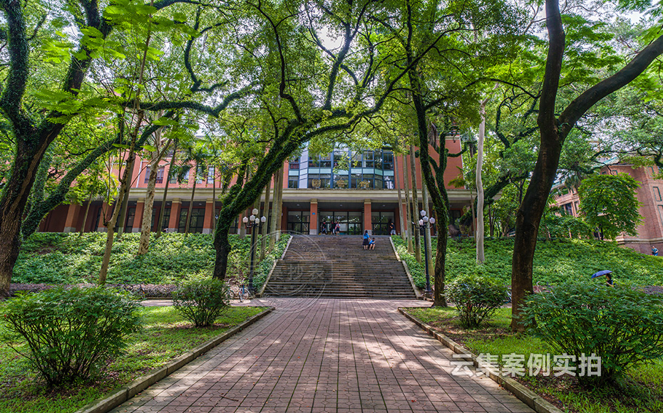 �W(xu��)У�h(yu��n)�̳���ϵ�y(t��ng)